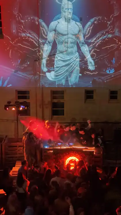 The stage wall at Signal 002, frame 21.